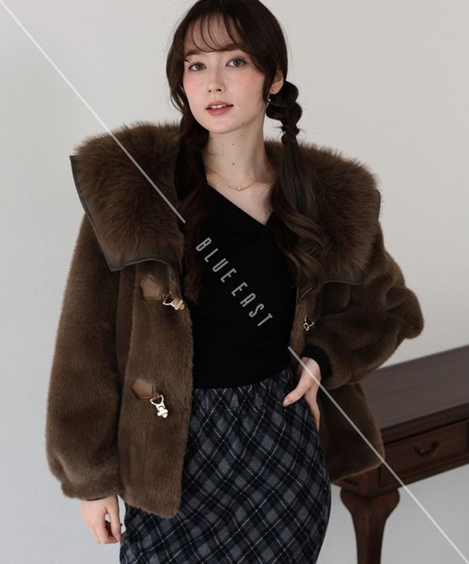 日本 BLUE EAST - 華麗注目皮草感大翻領金扣外套-象牙