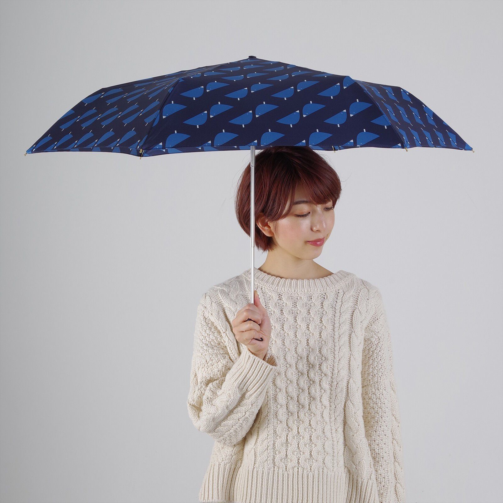 日本 nifty colors - 抗UV輕量 晴雨兩用折疊傘-幾何小鳥-深藍 (直徑98cm/196g)-90.00%