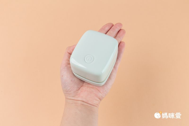 日本文具 SONIC - 電動桌面迷你吸塵器(紙屑/橡皮擦屑)-文青方型-深藍 (6×5.7×7cm)