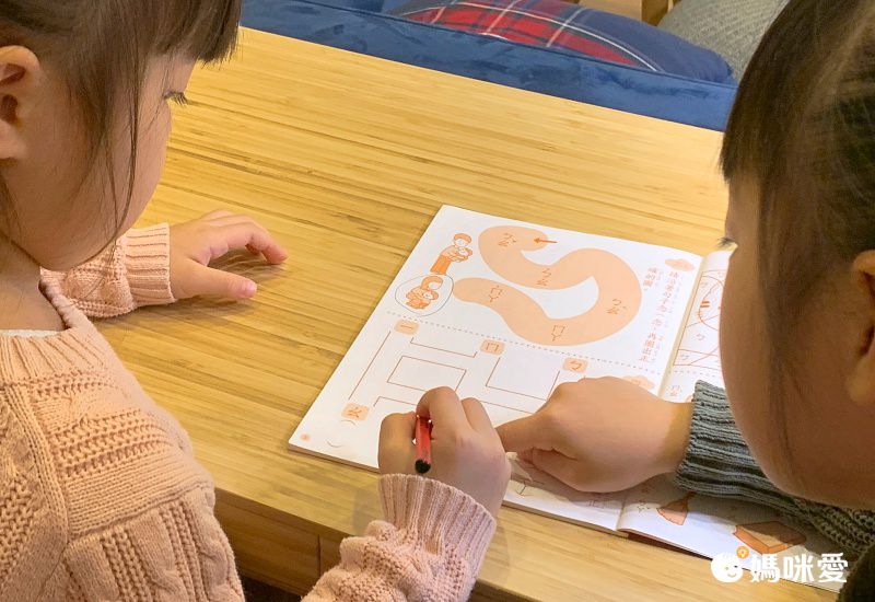 《嘎嘎的光照書》照光就能看見身體器官