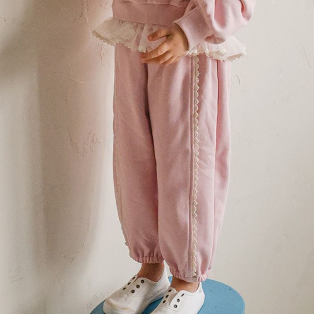 Puellaflo 鬆緊腰蕾絲點綴休閒縮口褲-粉