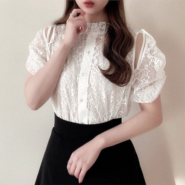 日本 GRL - 花朵蕾絲領綁帶短袖上衣-黑 (F)