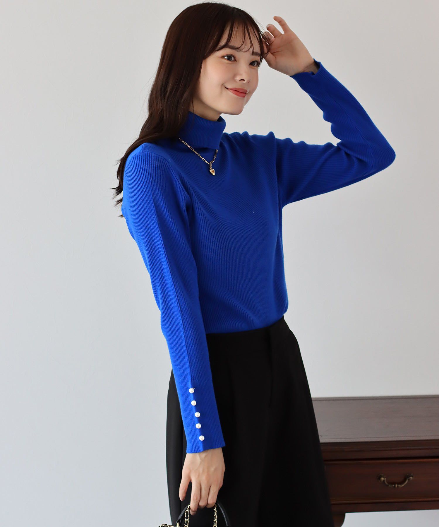 日本 BLUE EAST - 珍珠釦高領羅紋針織上衣-寶藍