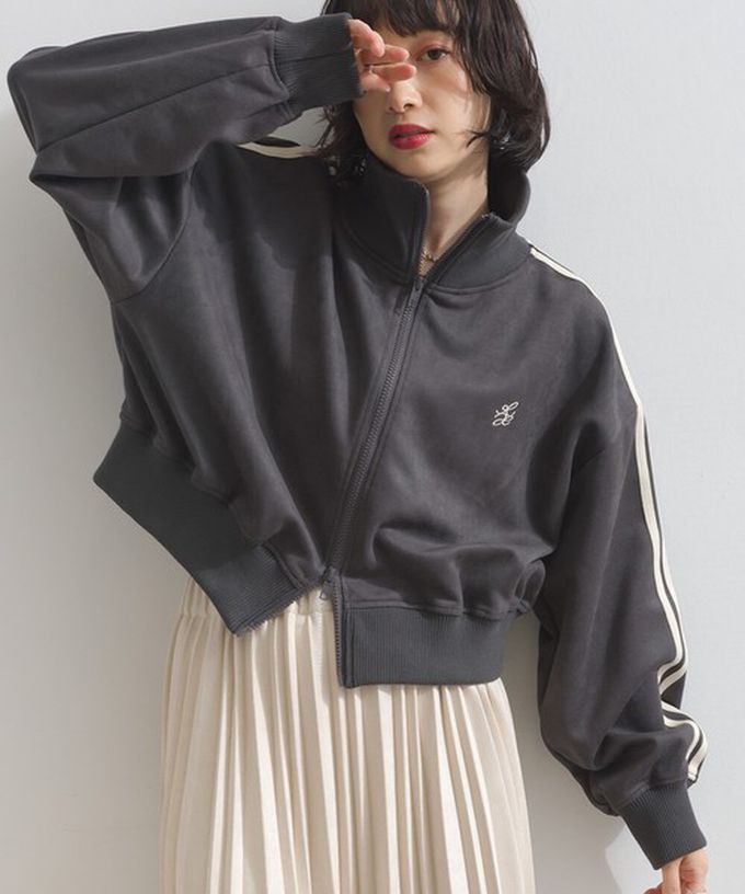 日本 ELENCARE DUE - 麂皮短絨休閒配色運動風夾克-炭黑x米杏領