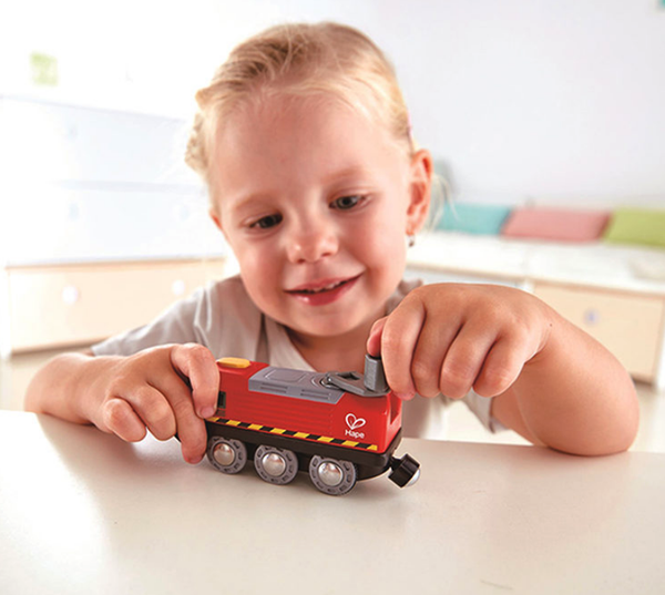 超酷太陽能車／高鐵車站加入！❤ 德國 Hape 軌道車 ❤ 車車控最愛豪華軌道