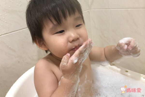 akachan honpo - 新手爸爸也OK 無添加全身沐浴乳 1.2L補充包