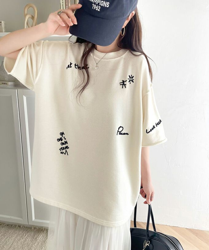 日本 Classical Elf - 率性字母塗鴉落肩寬鬆短袖T恤-米白