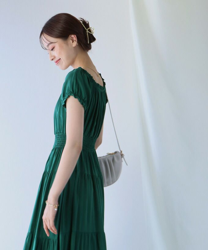 日本 BLUE EAST - 絕美平口縮腰泡泡袖洋裝-碎花-藍