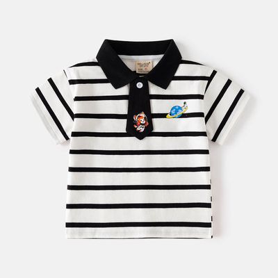WELLKIDS - 休閒翻領短袖上衣-太空人領帶-白底條紋