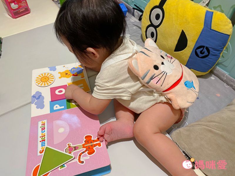 日本涼感雜貨 - 背巾/推車墊 (附保溫保冷劑/可當小背包)-企鵝-灰領巾 (約(15~22)x(18~24)cm)