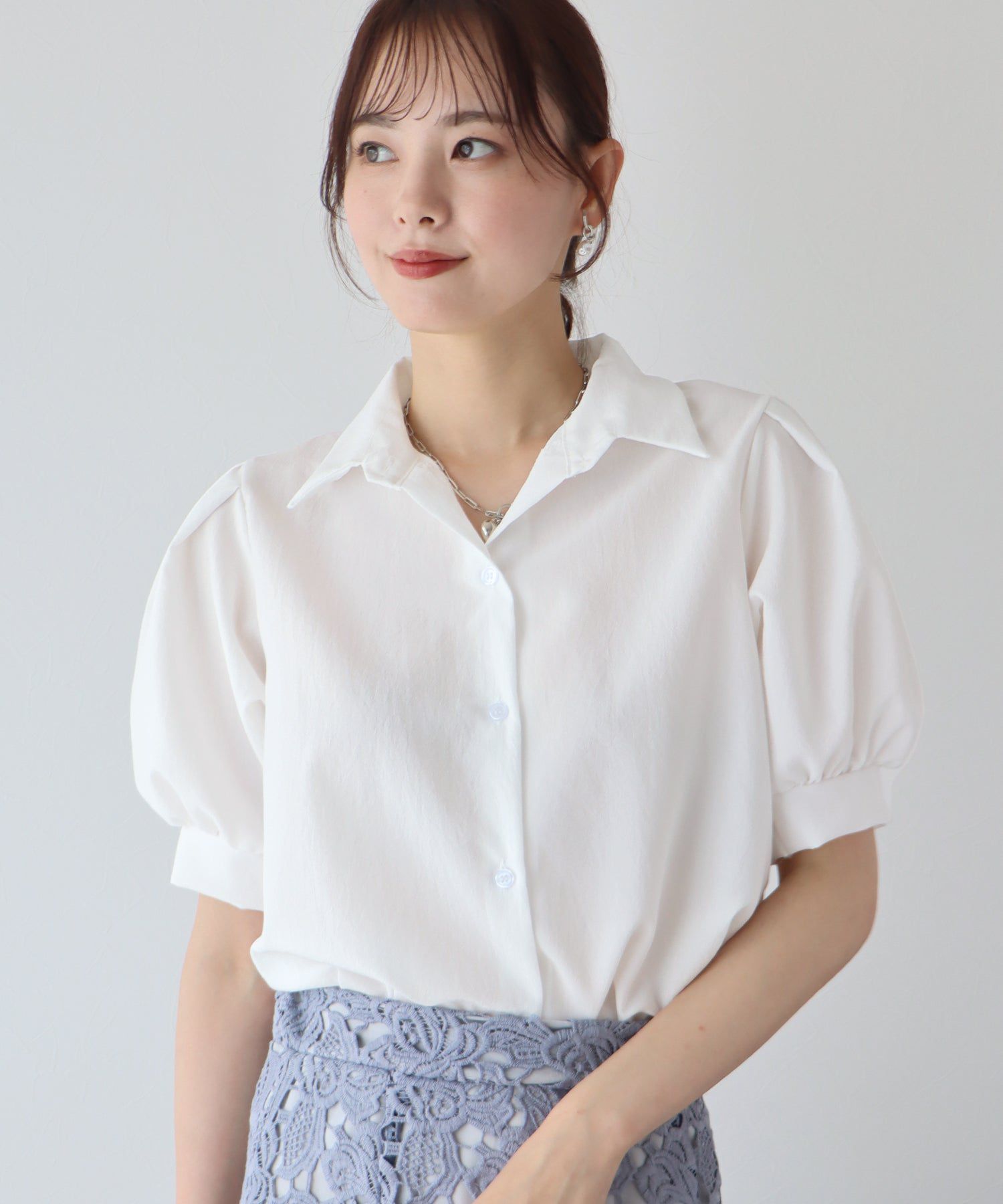 日本 BLUE EAST - 優雅百搭泡泡短袖襯衫-深藍