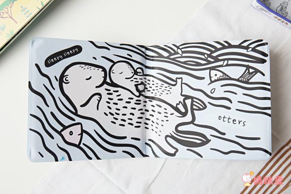 Colour Me: Who's in the Water? 是誰住在海水裡 (變色洗澡書)