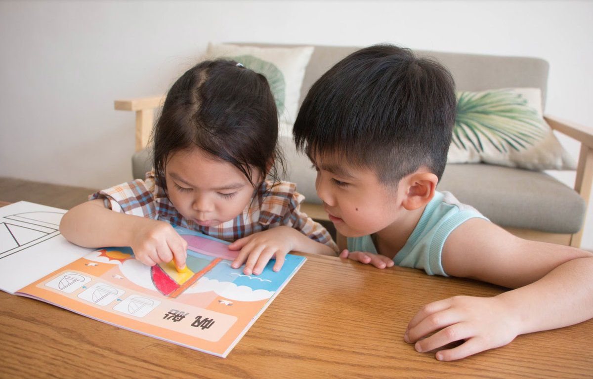 kidzcrayon - 塗塗樂套組(大豆無毒蠟筆+B5繪圖貼*5+繪本*2)