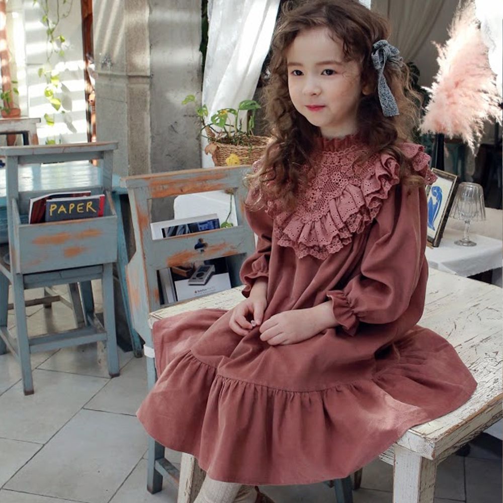 韓國 PuellaFLO - 華麗雕花荷葉領泡泡袖魚尾洋裝-玫瑰粉