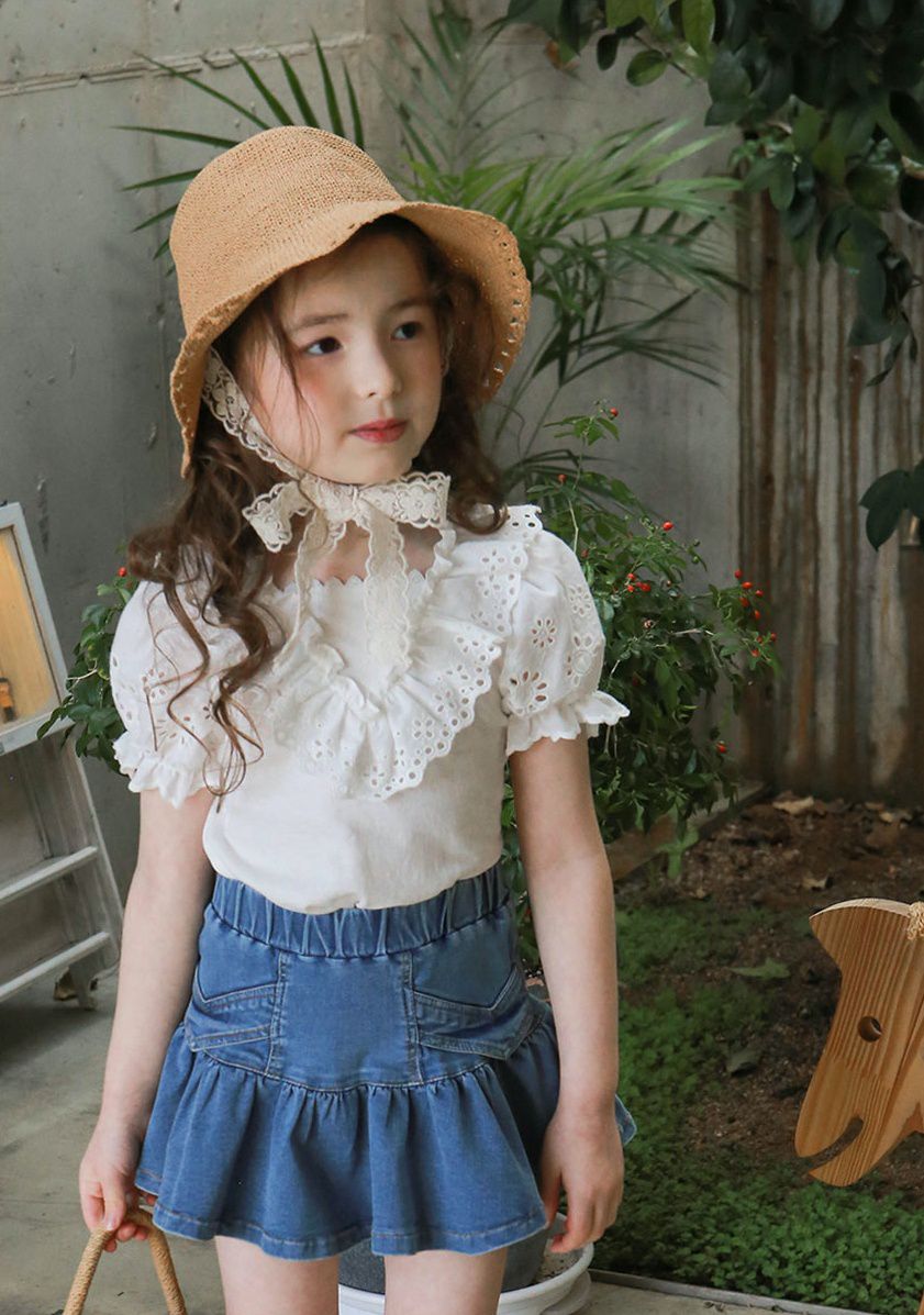 韓國 PuellaFLO - V字荷葉鏤空公主袖上衣-象牙白