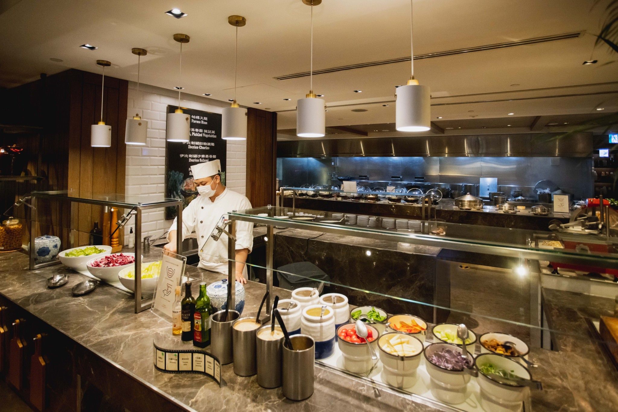 2大2小★暑假不加價【台北君悅】一泊二食豪華度假之旅