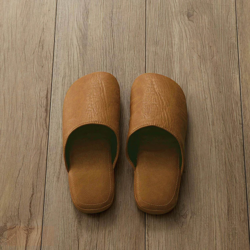 日本千趣會 - 仿皮復古質感可洗式室內拖鞋-深咖啡