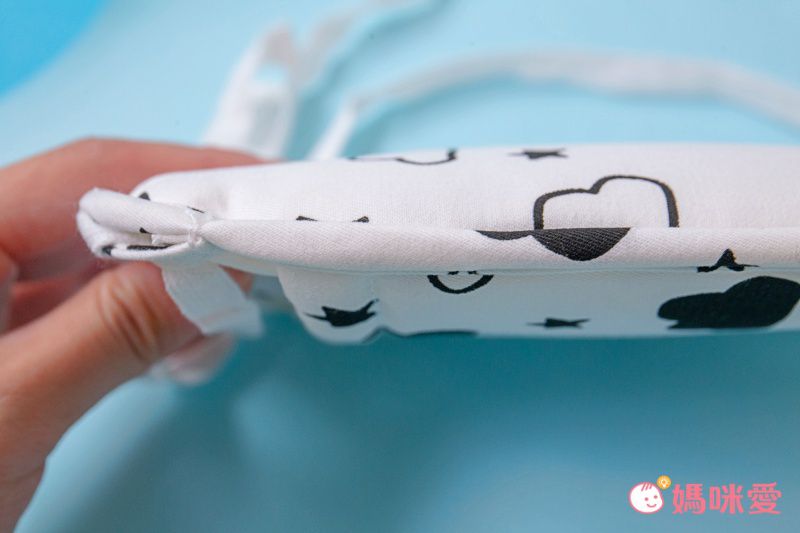 日本涼感雜貨 - 背巾/推車保冷墊 (附保冷劑/可當小背包)-黑白星星雲朵