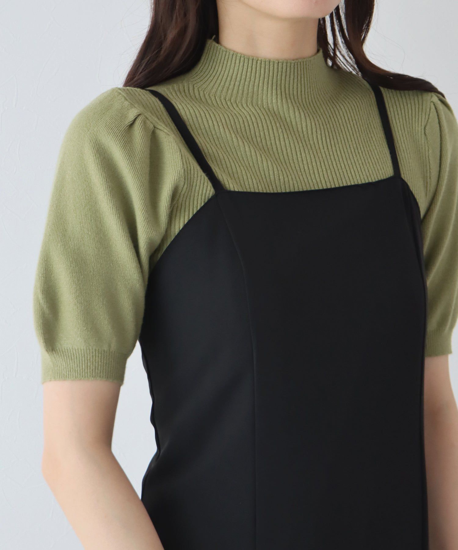 日本 BLUE EAST - 甜美彈性羅紋泡泡袖上衣-咖啡