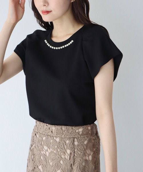 日本 BLUE EAST - 氣質珍珠圓領短袖上衣-深灰