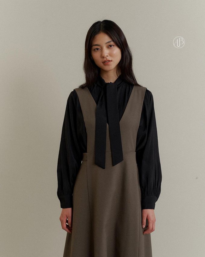 韓國女裝連線 - 迷人大V連身修飾洋裝-黑 (FREE)