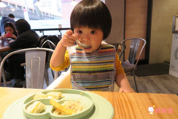 美國 green sprouts - 小綠芽魔鬼氈雙面防水/防食物掉落圍兜三入組-素色藍