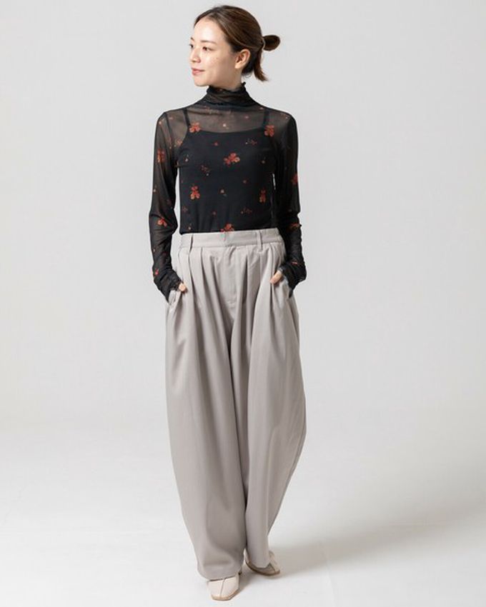 日本 gleam - 優雅小花木耳邊透膚高領長袖上衣-咖啡x黃花