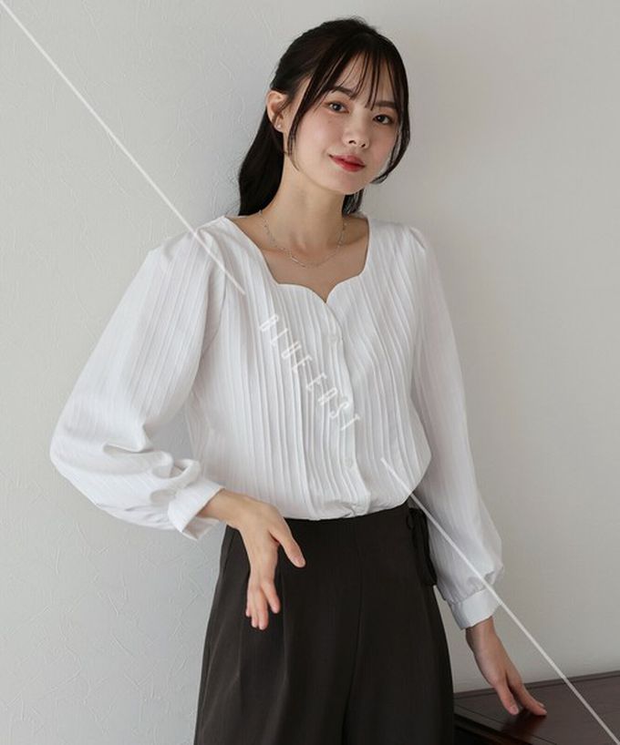 日本 BLUE EAST - 甜美心型領線條紋理長袖襯衫-白