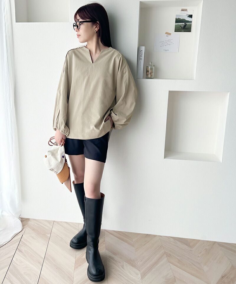 日本 Classical Elf - 氣質修身小V領氣袖球上衣-黑