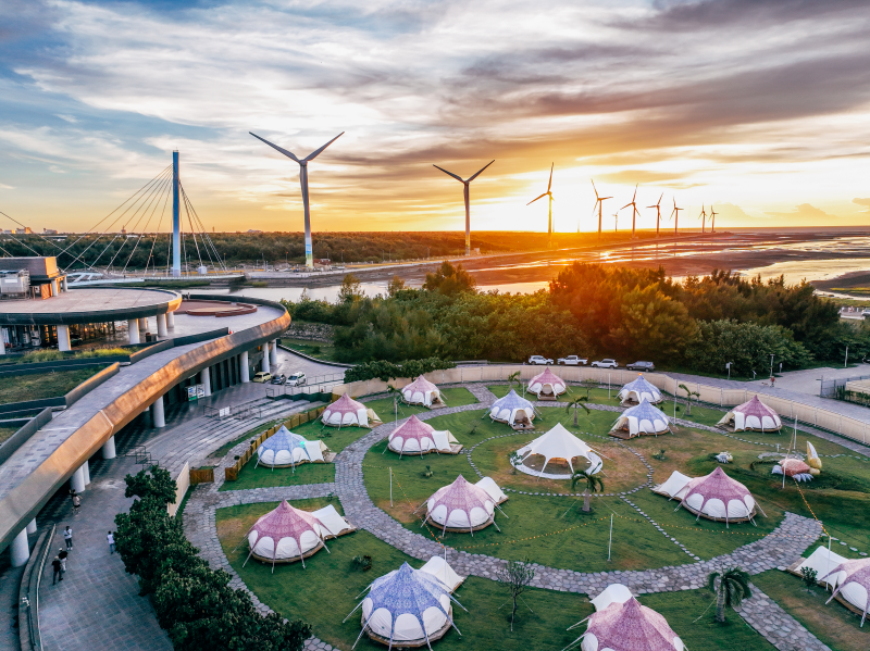 蟬說: 夕陽漫漫 Slowly Sunset Glamping - 平日入住-[豪華露營 5 米水滴帳]/四人房兩大床一泊二食再贈下午茶-12歲(含)以下孩童免費兩位可共食-優惠效期至 2024/01/31