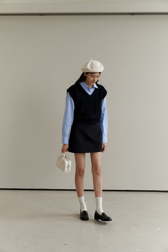 韓國女裝連線 - 極簡V領羊毛背心上衣-黑 (FREE)