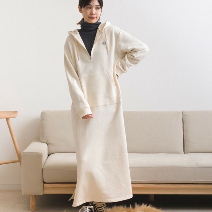 日本 OMNES - 休閒刺繡logo裏毛連帽長袖洋裝-黑