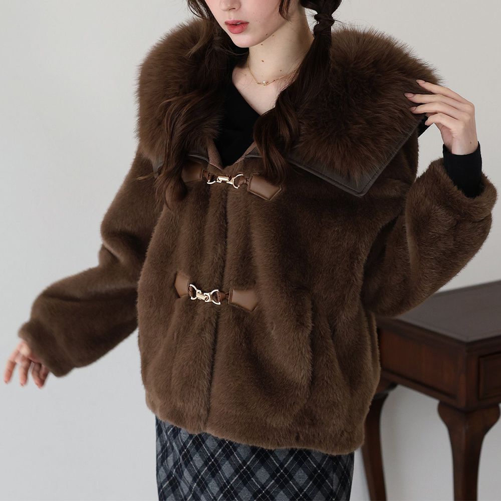 華麗注目皮草感大翻領金扣外套-咖啡