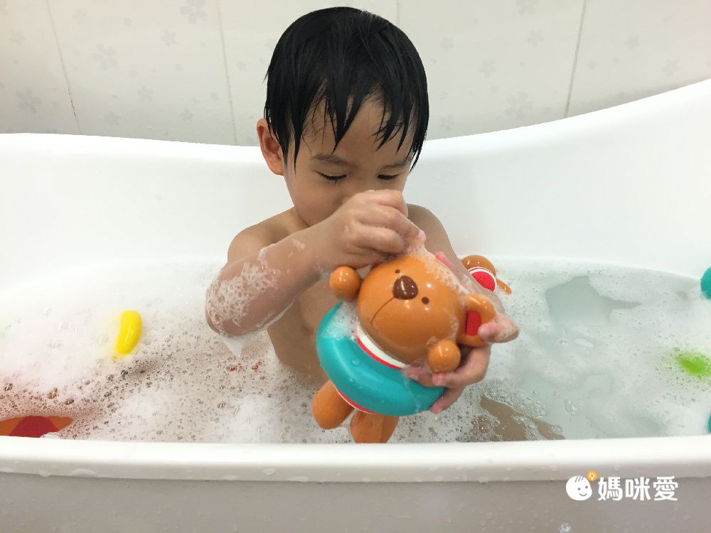 浴室秒變水上樂園【德國 Hape】戲水玩具，孩子愛上洗澡的魔法