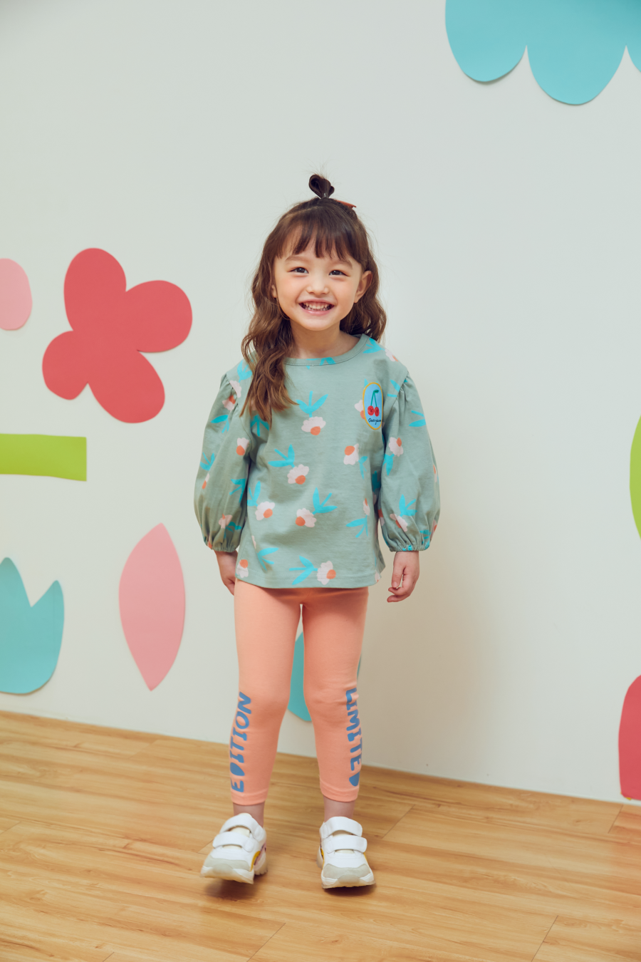 韓國 MINIATURE - 櫻桃花朵泡泡袖上衣-暗綠