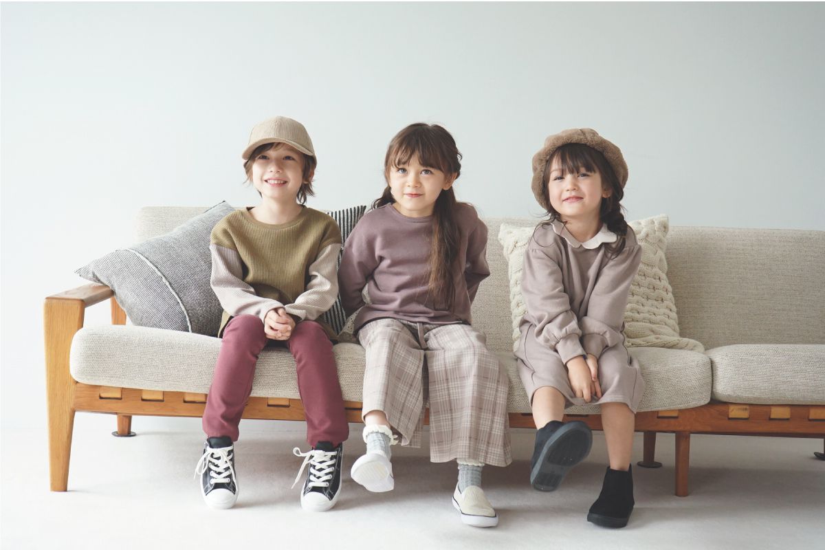 日本 evercloset - 荷葉袖蝴蝶結蕾絲刺繡洋裝-卡其