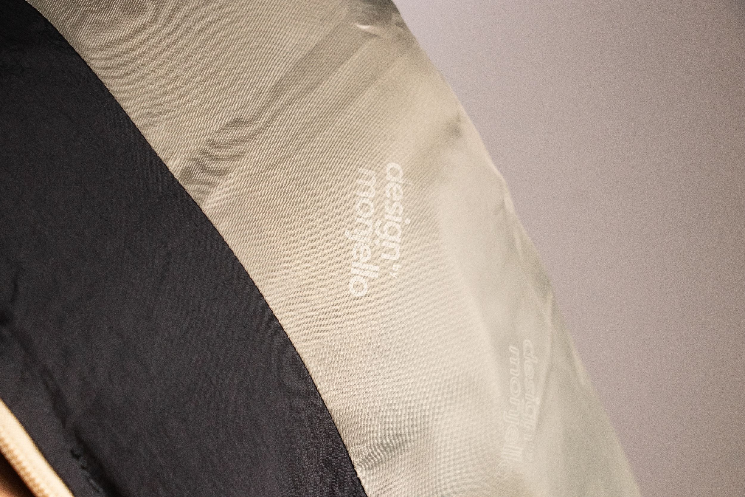 韓國 MONJELLO - (100%鴨絨)雪國來的長版羽絨外套-黑