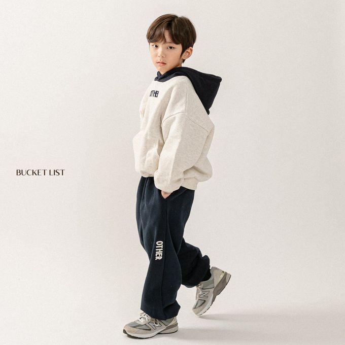 韓國 BUCKET LIST - (內磨毛)OTHER刺繡連帽T-咖啡