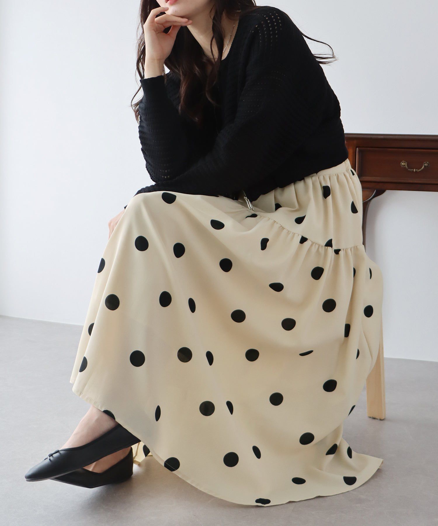 日本 BLUE EAST - 時尚波普點點修身長裙-黑