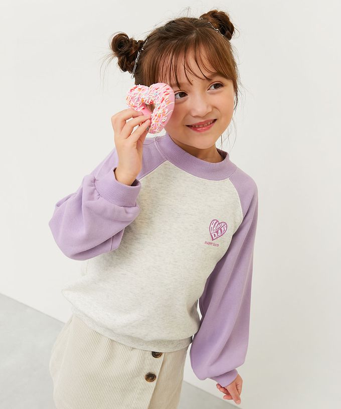 日本 devirock - 熱銷定番 女孩印花縮口長袖上衣-徽章-灰