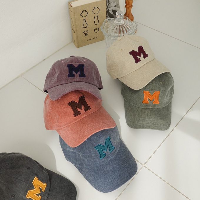 韓國配件連線 - M字裝飾棒球帽-磚紅 (FREE)