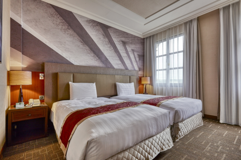 一泊一食↘３折再送四方牧場券 ꕥ 苗栗馥藝金鬱金香酒店