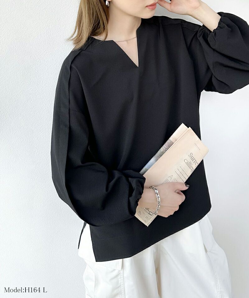 日本 Classical Elf - 氣質修身小V領氣袖球上衣-黑