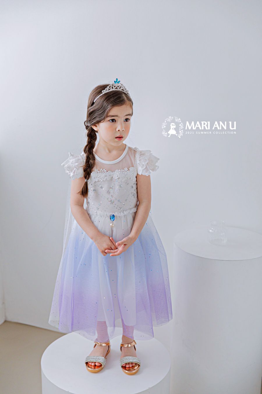 韓國 mari an u - (披風可拆)藍寶石透膚領漸層紗裙洋裝-極光白