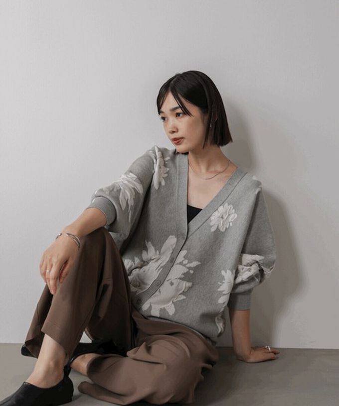 日本 Bab - 唯美花卉寬鬆感針織開襟外套-淺灰