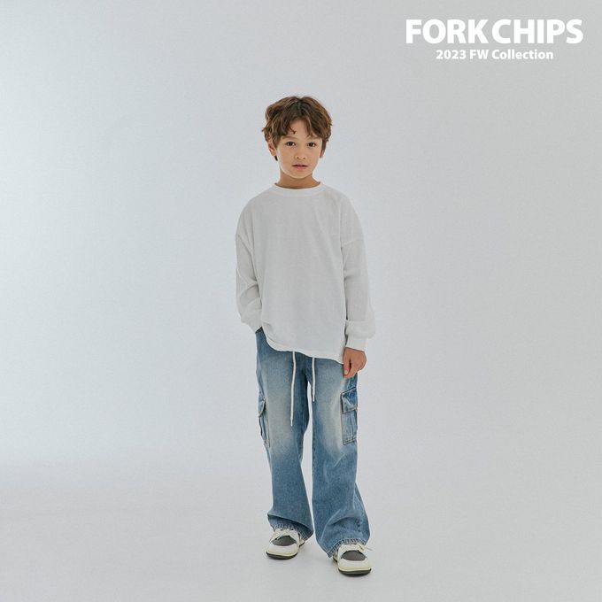 韓國 FORK CHIPS - 品牌刺繡點綴圓領長袖上衣-象牙白