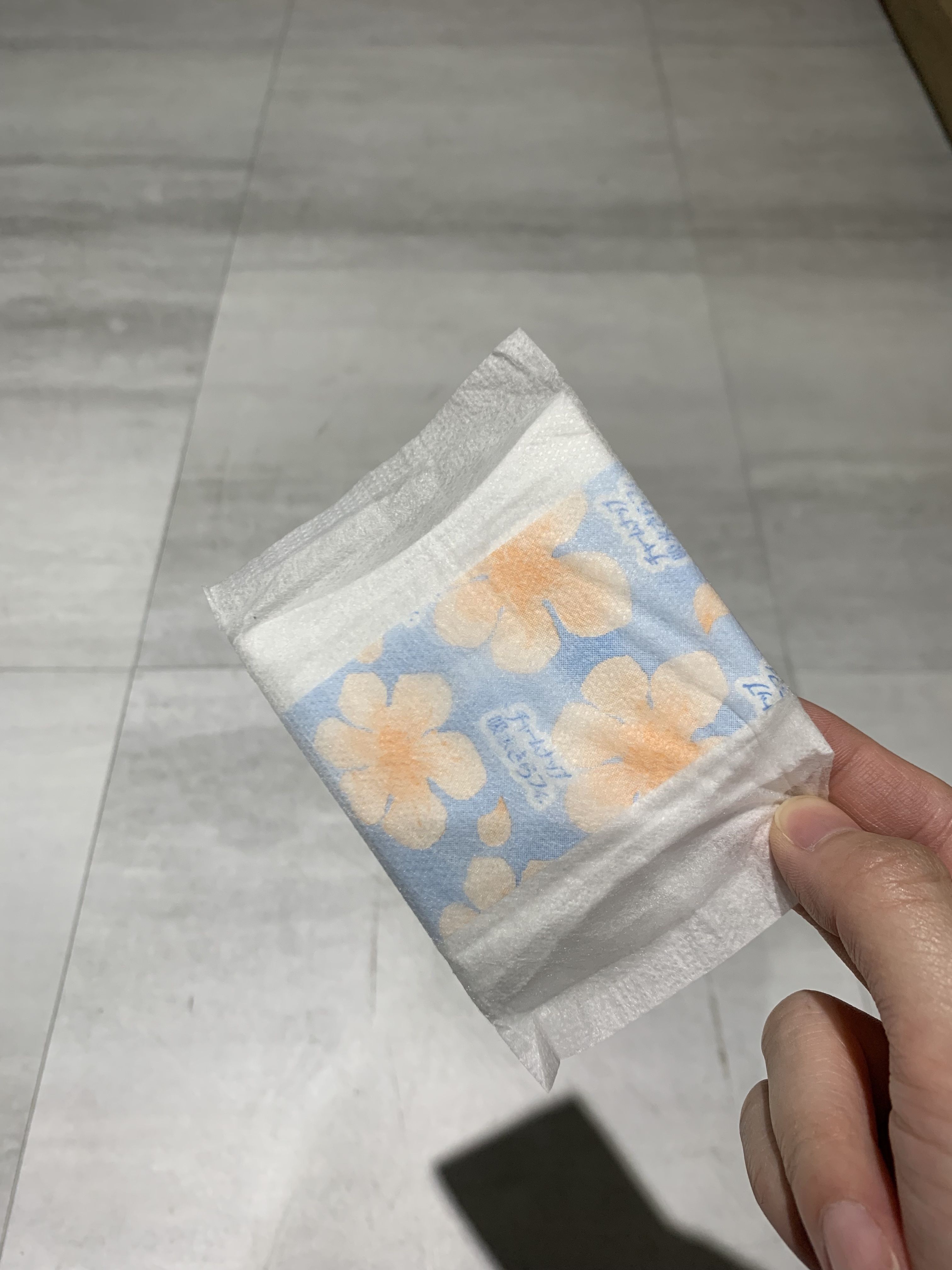 可愛的小花花是蘇菲艾柔漏尿墊