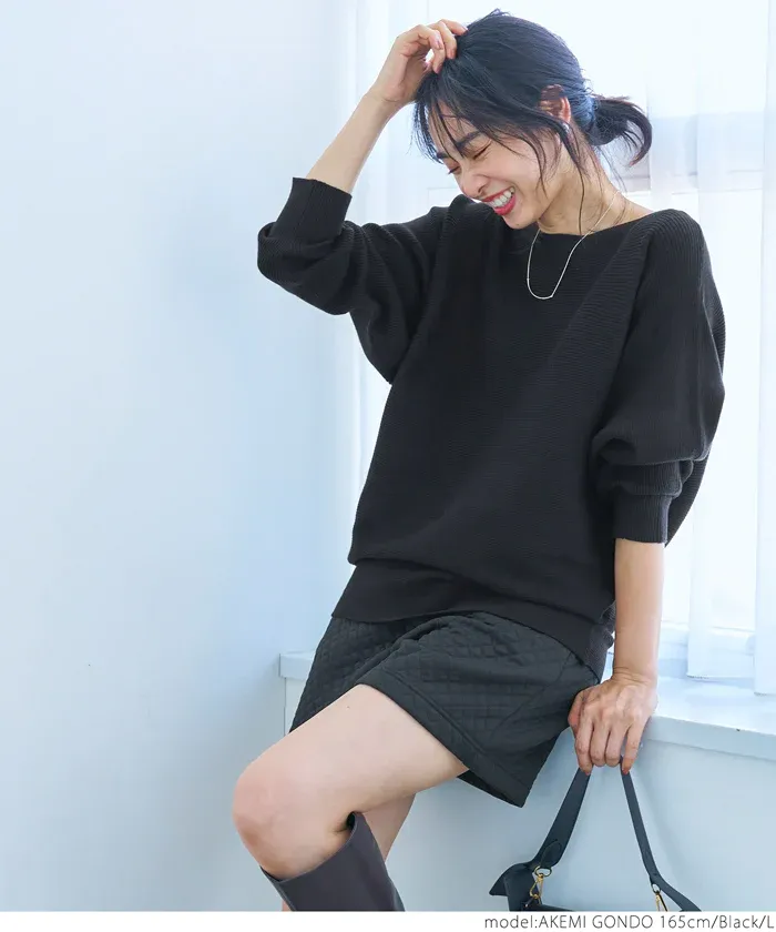 日本 COCA - 顯瘦船型領薄針織上衣-米