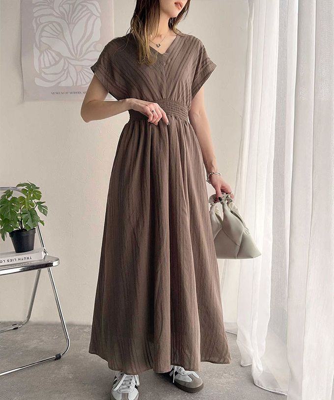 日本 Classical Elf - 氣質V領縮腰修身短袖洋裝-淺米杏