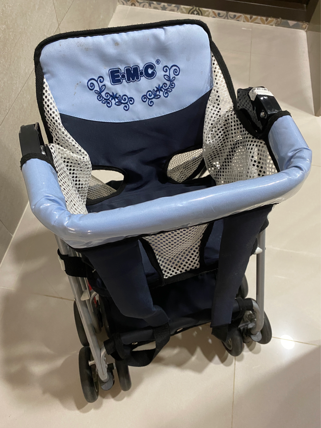EMC 推車，用不到5次當初為了出國購入小朋友長大用不到